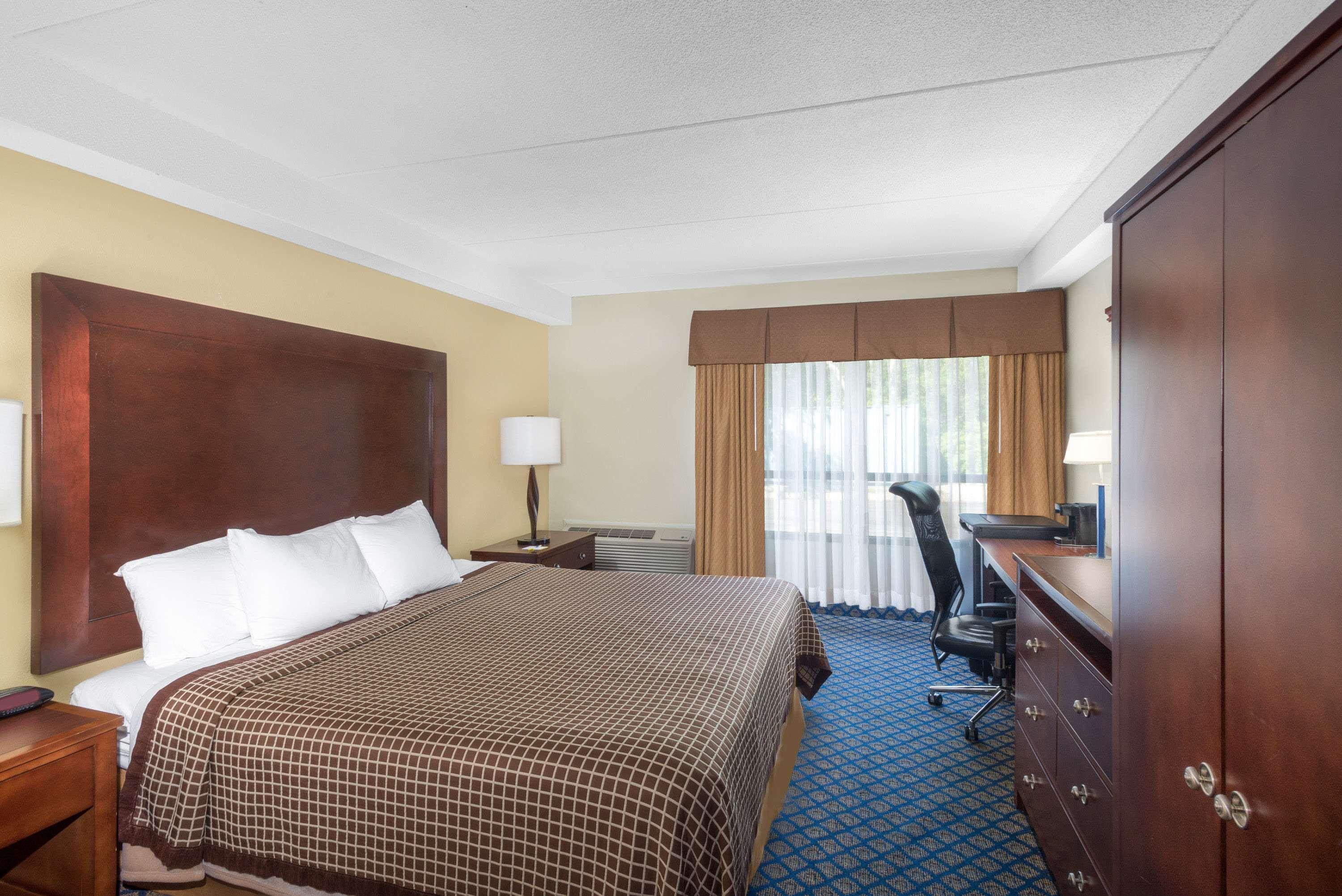 Days Inn By Wyndham Geneva/Finger Lakes Eksteriør billede